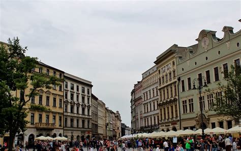  Grodzka Square - Zabytkowe Uliczki i Historia w Pysznym Pączku