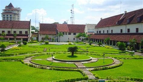  Fort Rotterdam: Historia i architektura w sercu Makassar!